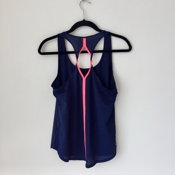 Under Armour Tops - Under Armour workout tank top